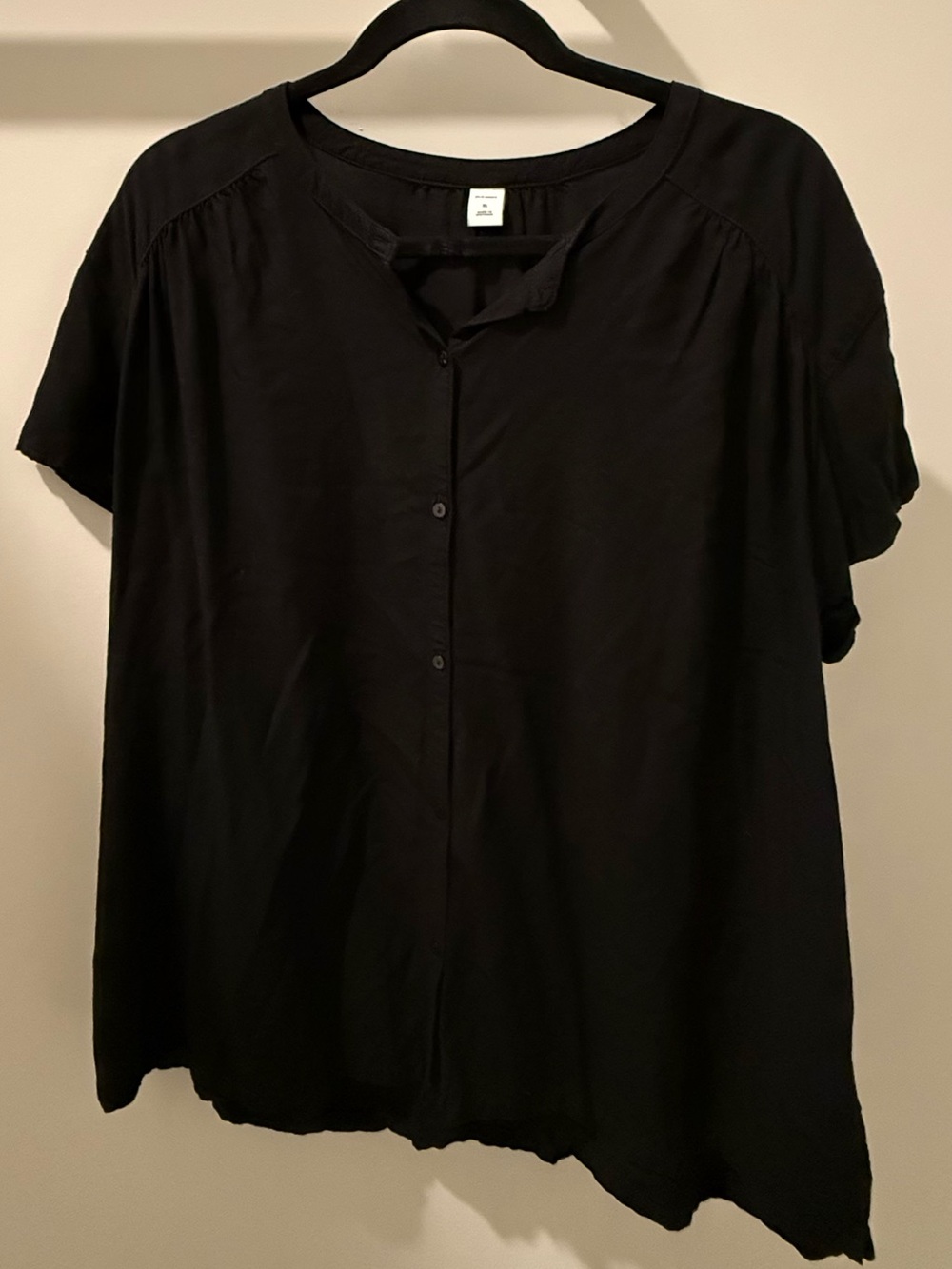 Old Navy Black Short-Sleeve Button-Front Blouse